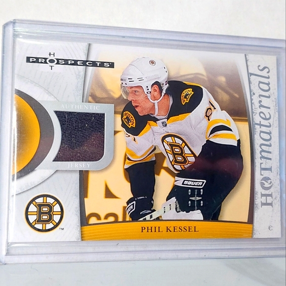 Phil Kessel Hot Materials Game Used Jersey Hockey Card - Boston Bruins - Picture 1 of 2